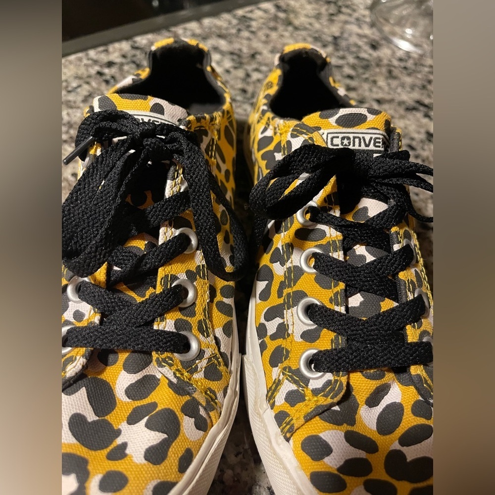 Converse Sneakers Vintage in Yellow and Black Leopard Print - Picture 8 of 10